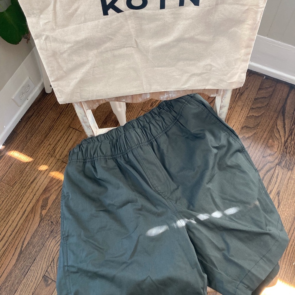 Kotn men’s shorts size medium. NWT